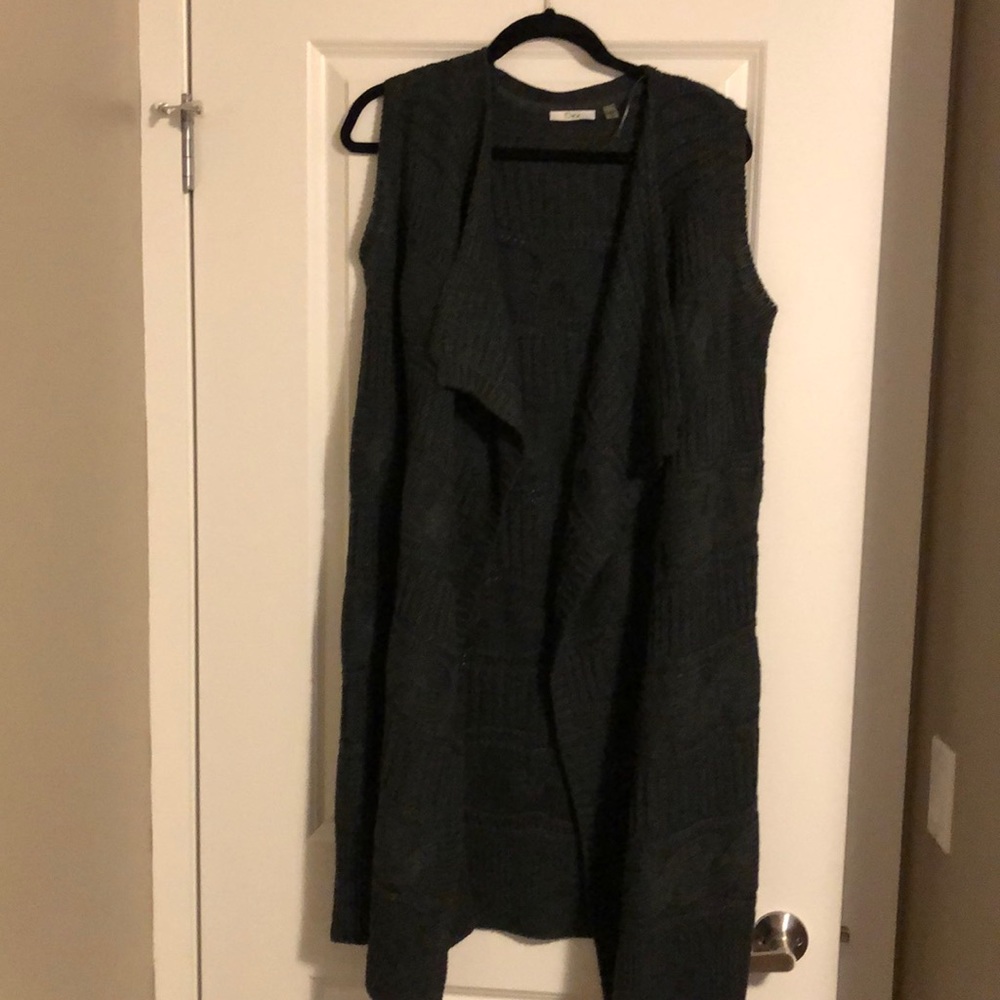 💕2 for $25💕

Dark grey chunky knit vest by DEX